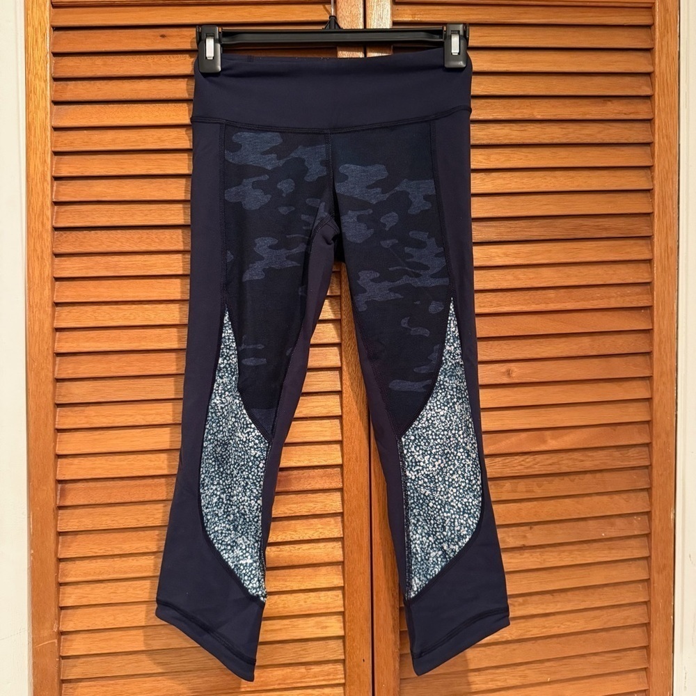 Lululemon Wunder Under Navy Blue Camo Cropped Leggings Sz 2 - Picture 5 of 7
